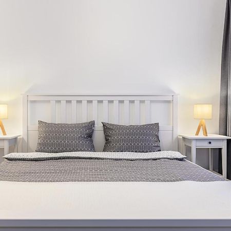 Travelers Hideout - Central Apartment Брашов Екстер'єр фото