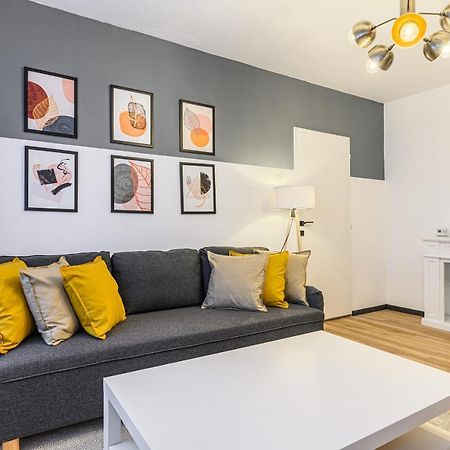 Travelers Hideout - Central Apartment Брашов Екстер'єр фото