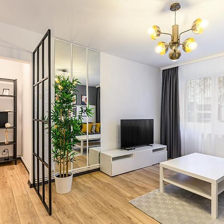 Travelers Hideout - Central Apartment Брашов Екстер'єр фото
