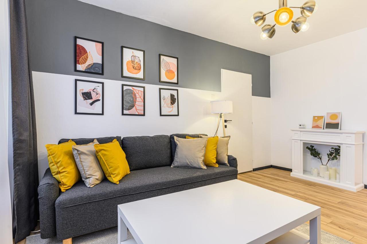 Travelers Hideout - Central Apartment Брашов Екстер'єр фото