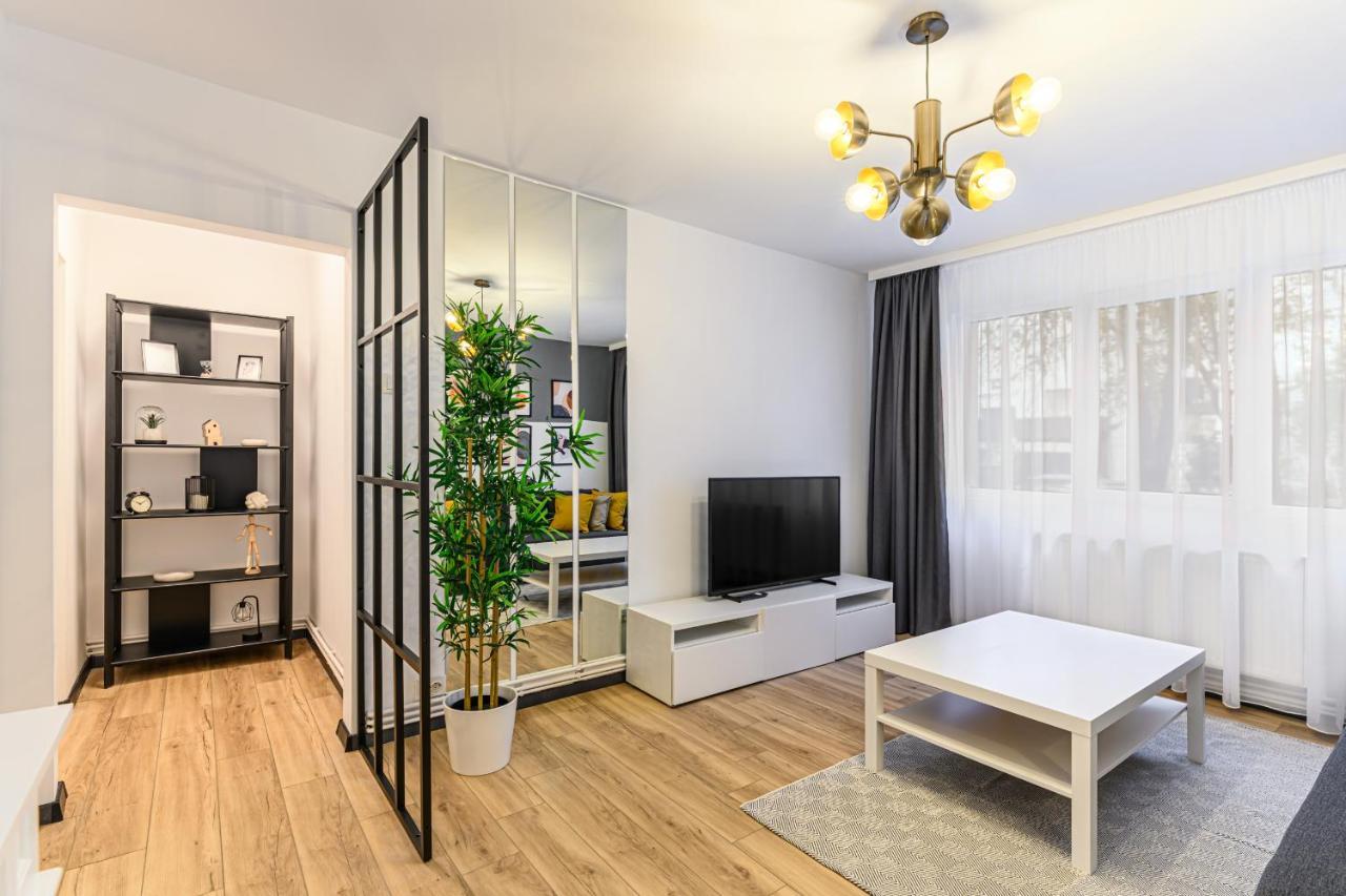 Travelers Hideout - Central Apartment Брашов Екстер'єр фото