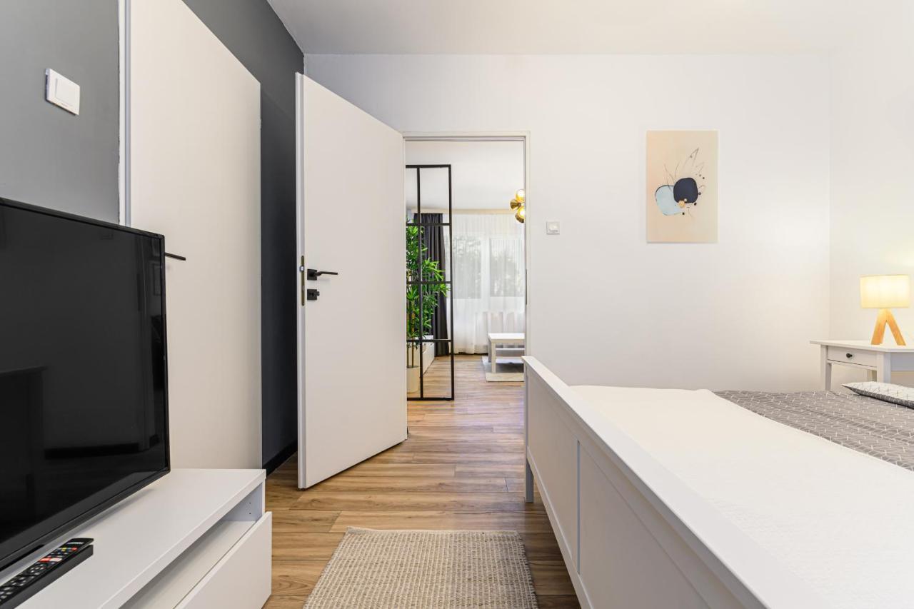 Travelers Hideout - Central Apartment Брашов Екстер'єр фото