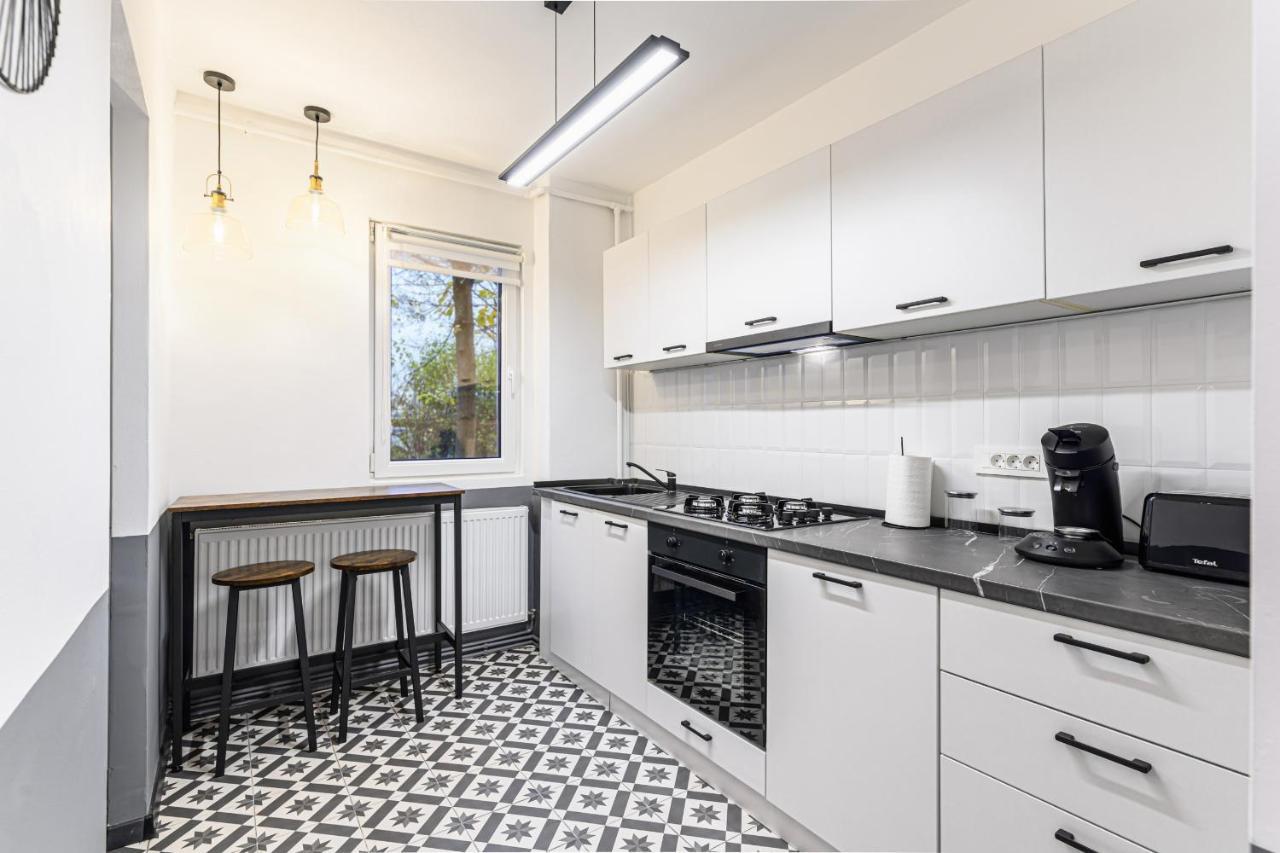 Travelers Hideout - Central Apartment Брашов Екстер'єр фото