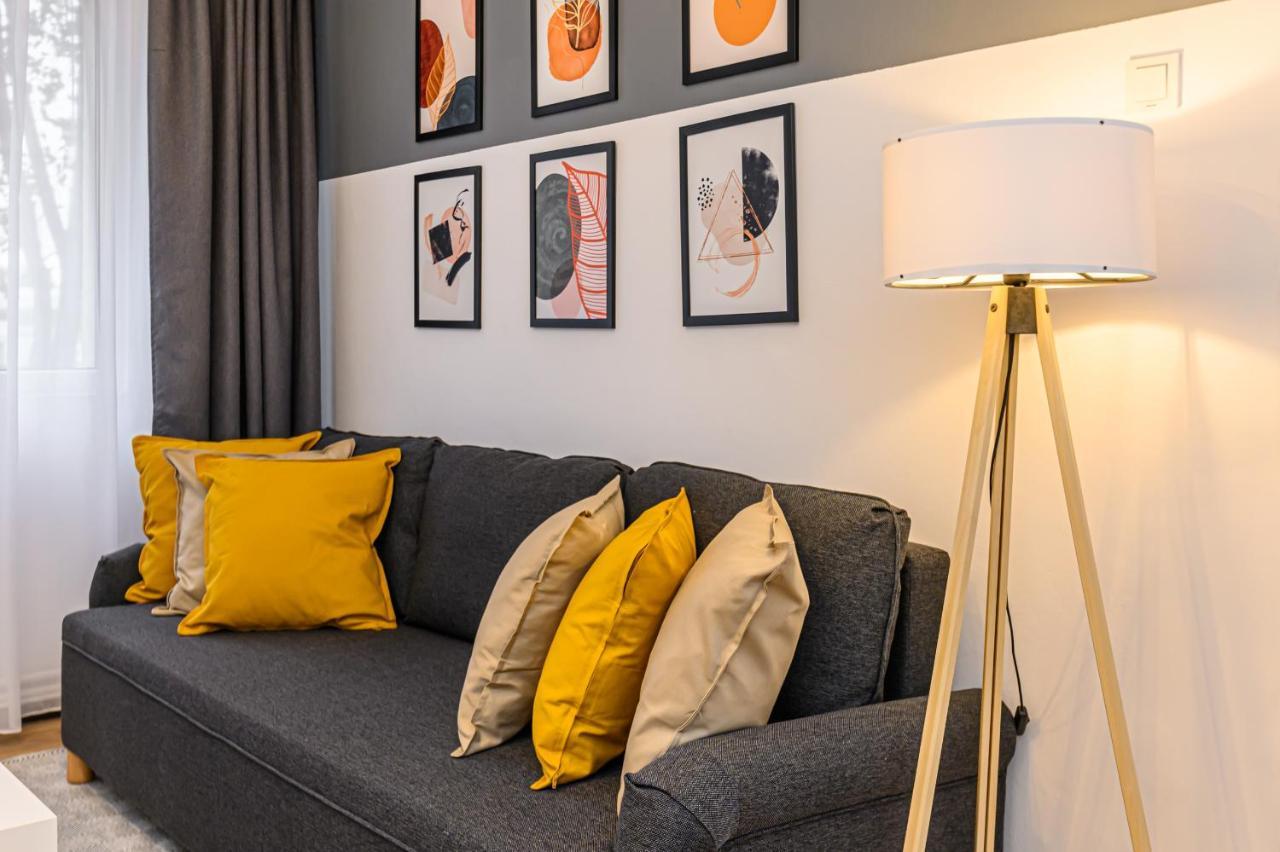 Travelers Hideout - Central Apartment Брашов Екстер'єр фото