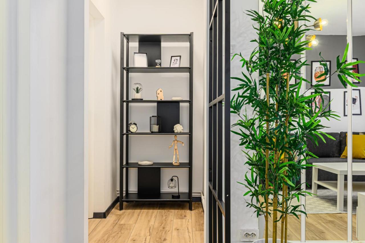 Travelers Hideout - Central Apartment Брашов Екстер'єр фото