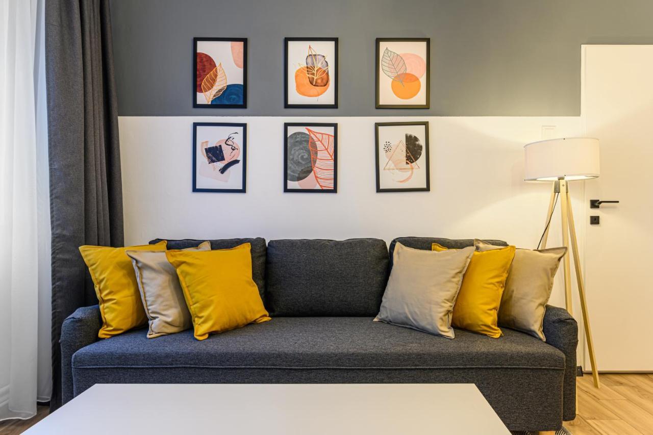 Travelers Hideout - Central Apartment Брашов Екстер'єр фото