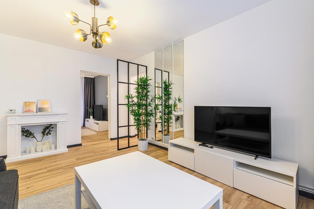 Travelers Hideout - Central Apartment Брашов Екстер'єр фото