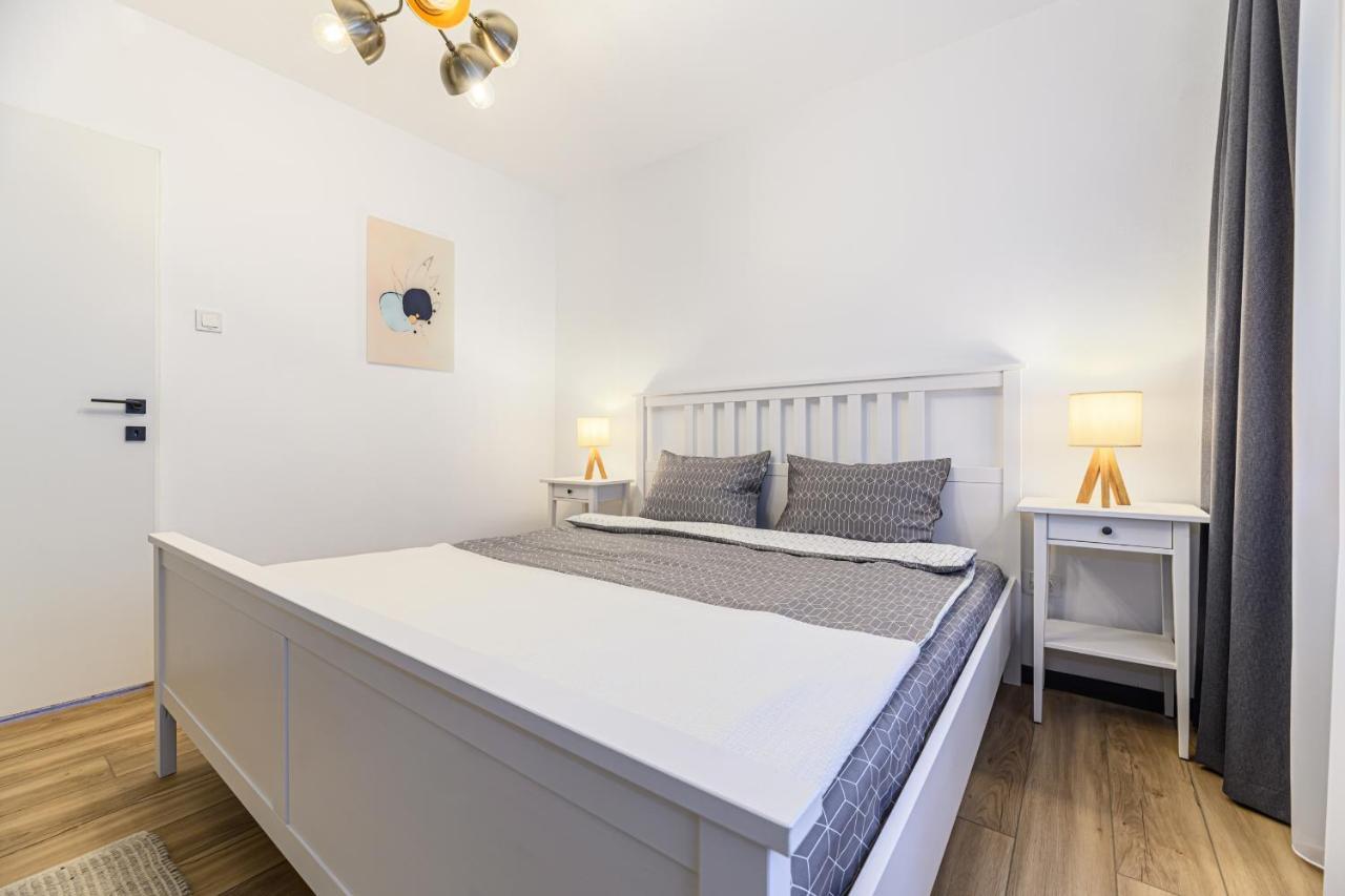 Travelers Hideout - Central Apartment Брашов Екстер'єр фото