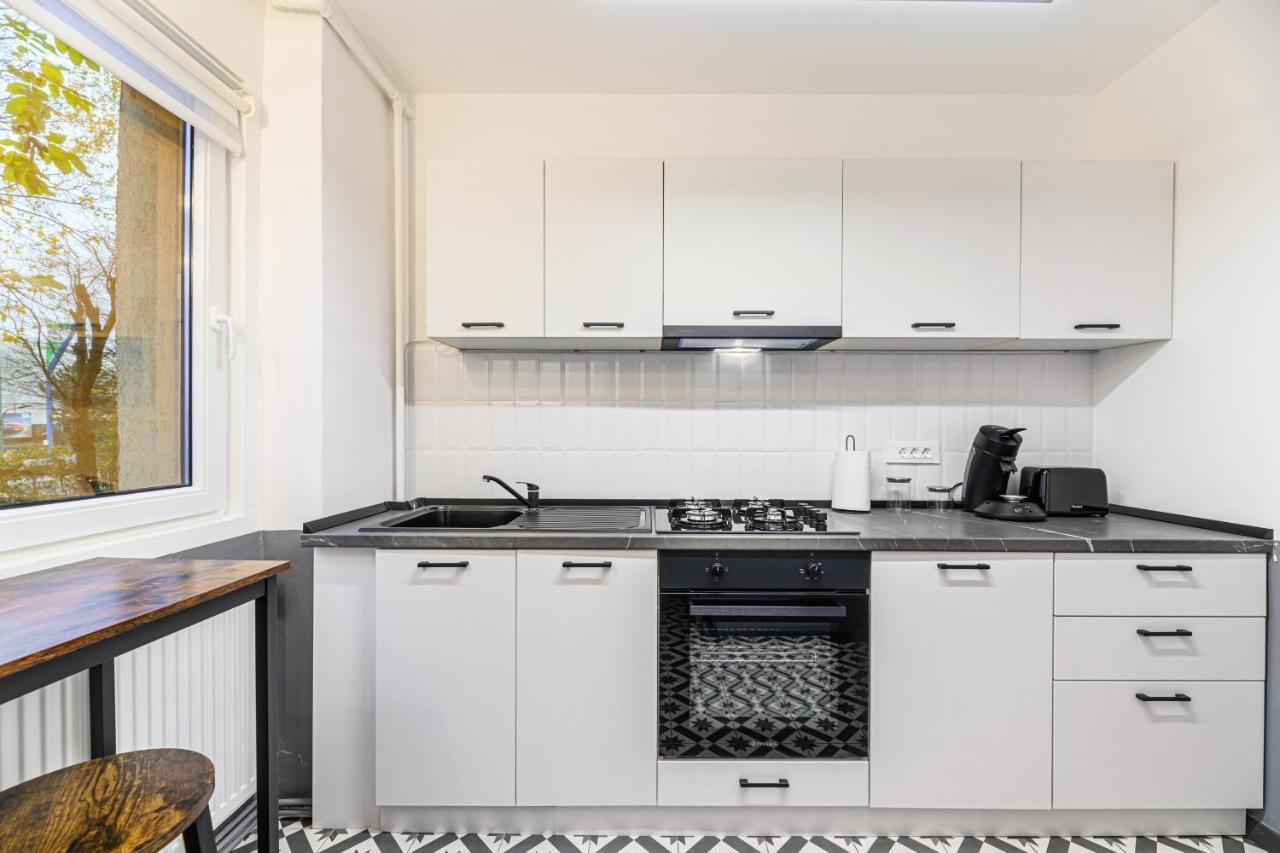 Travelers Hideout - Central Apartment Брашов Екстер'єр фото