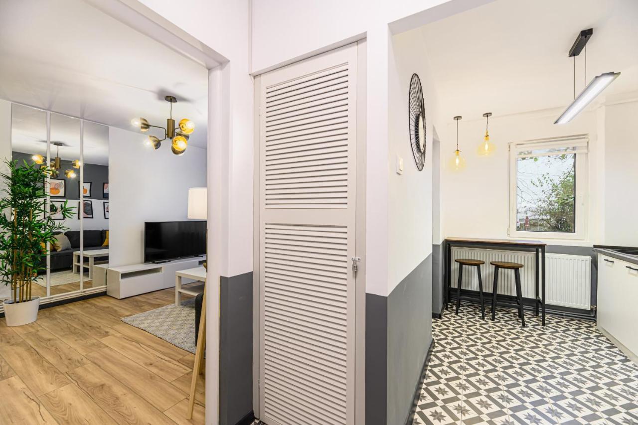 Travelers Hideout - Central Apartment Брашов Екстер'єр фото